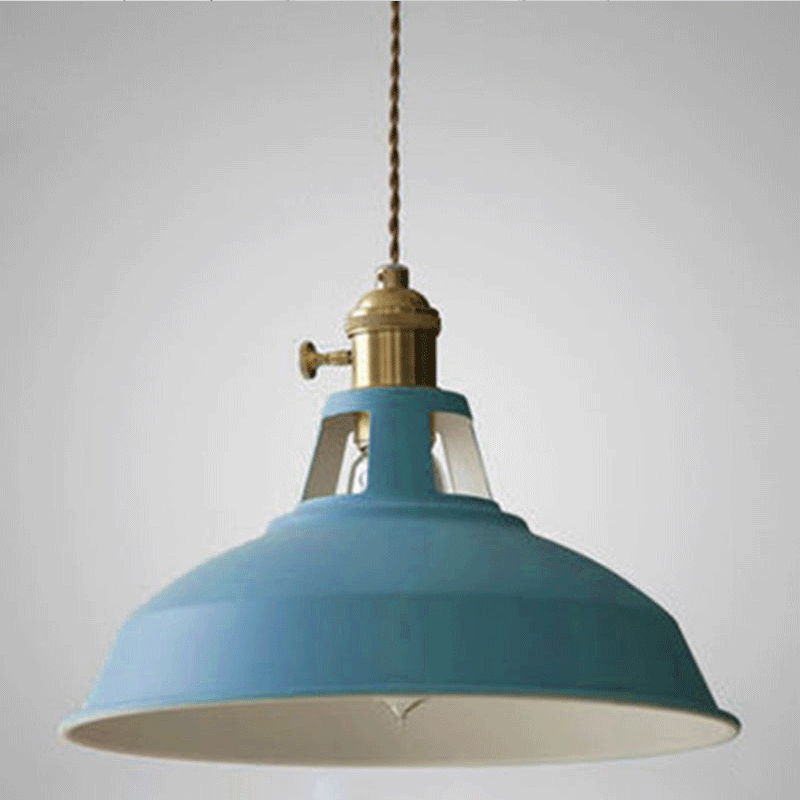 Single-Bulb Industrial Metal Pendant Light for Dining Spaces